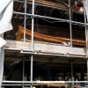 Ein Tempelgebäude in Renovierung