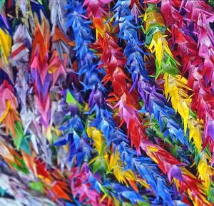 Quelle: http://en.wikipedia.org/wiki/File:PaperCranes.jpg