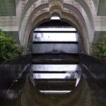 Quelle mit imposanter Architektur
